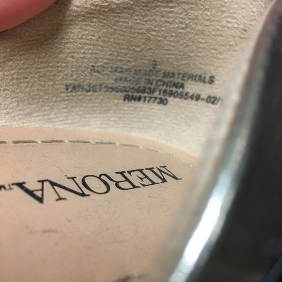 Gold sandals - Picture 2 of 2